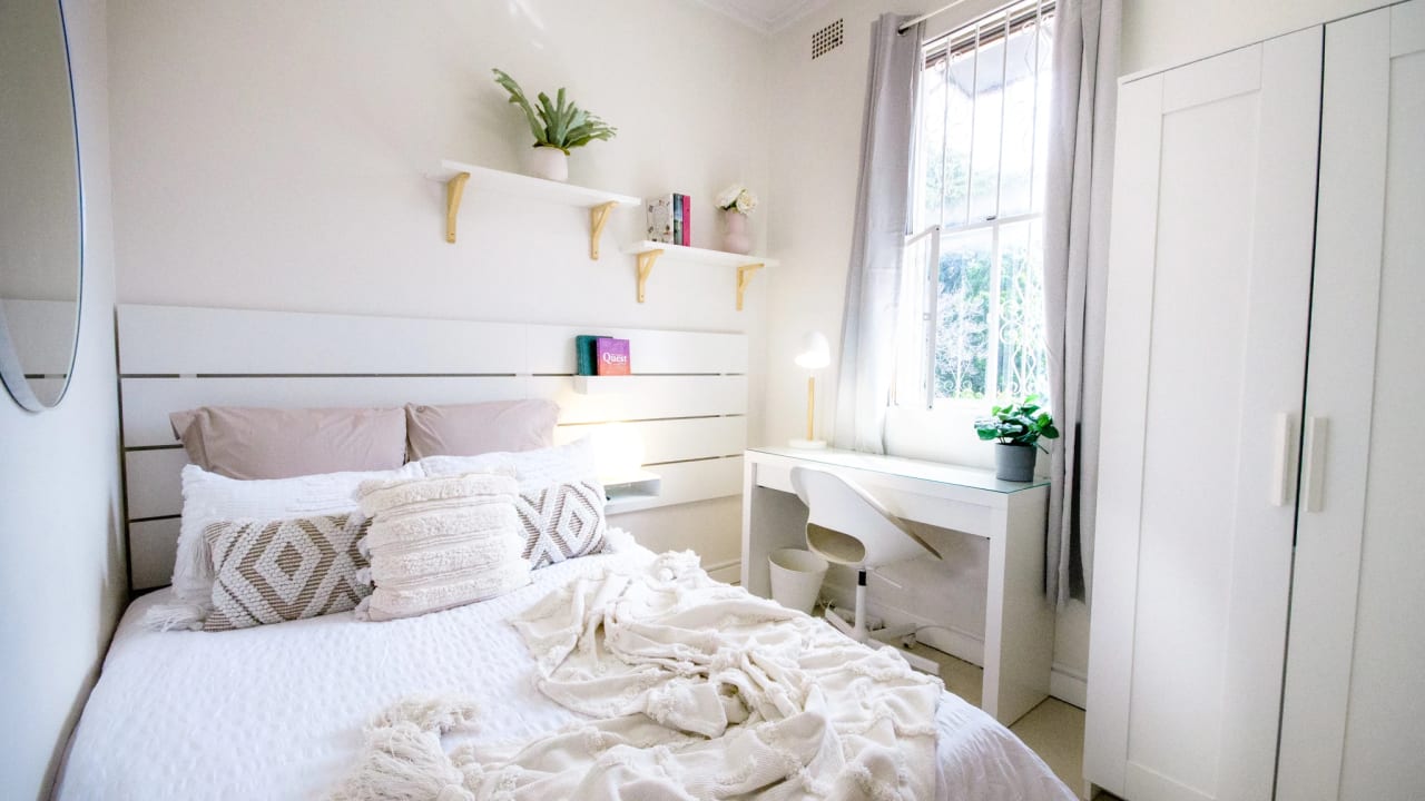 Furnished room in a share house