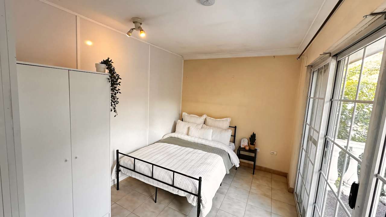 Furnished room in a flatshare