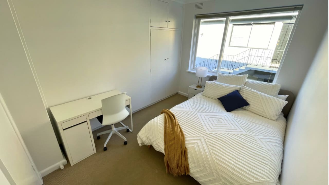 Furnished room in a flatshare