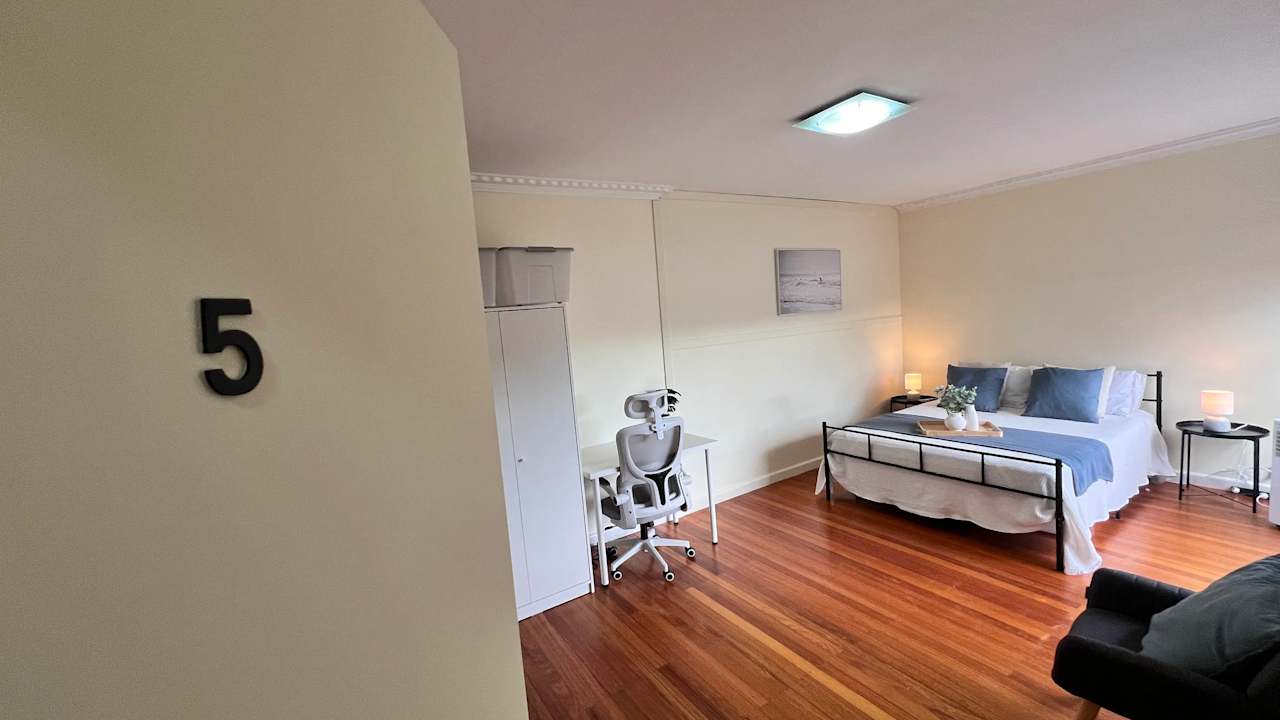 Furnished room in a share house