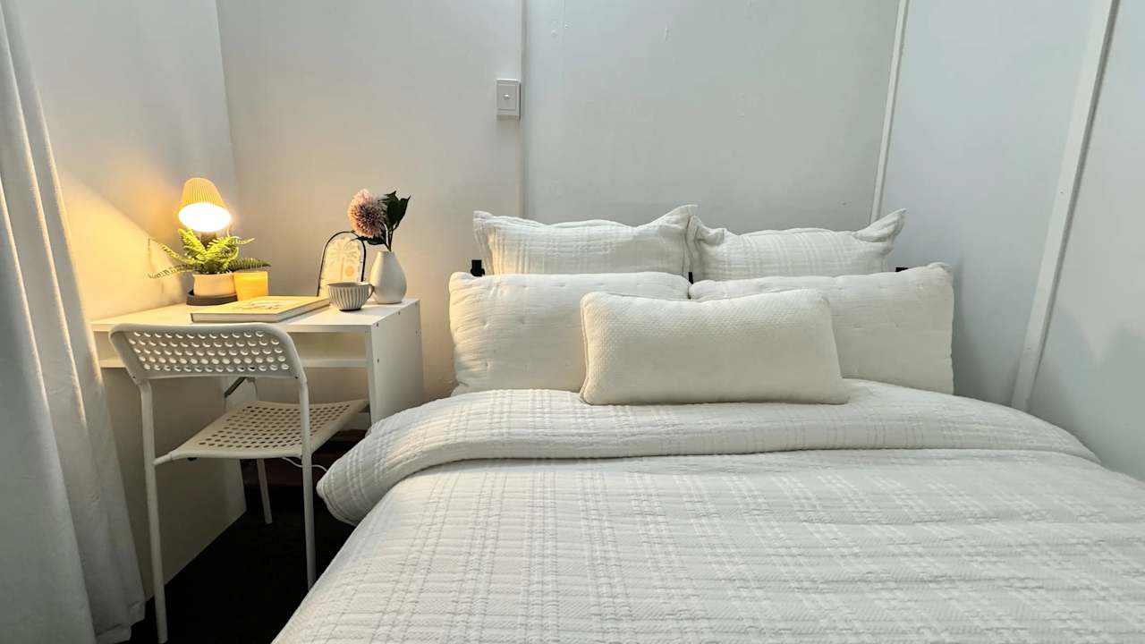 Furnished room in a share house