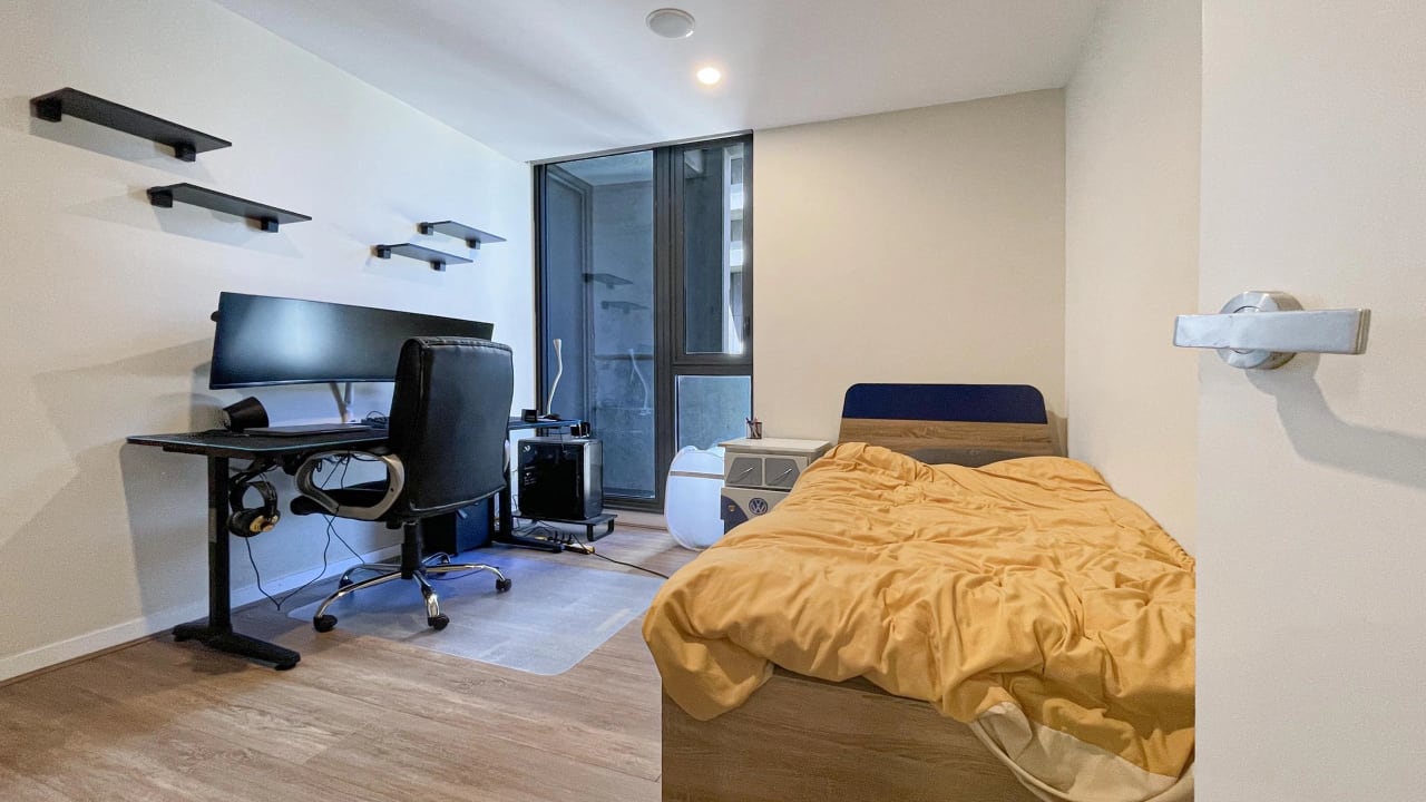 Furnished room in a flatshare