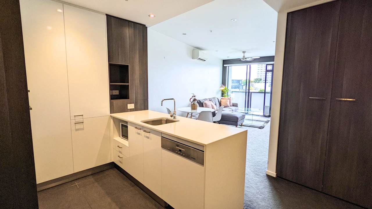 Furnished room with ensuite in a flatshare