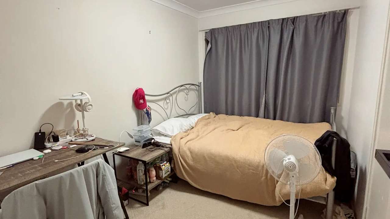 Furnished room in a share house