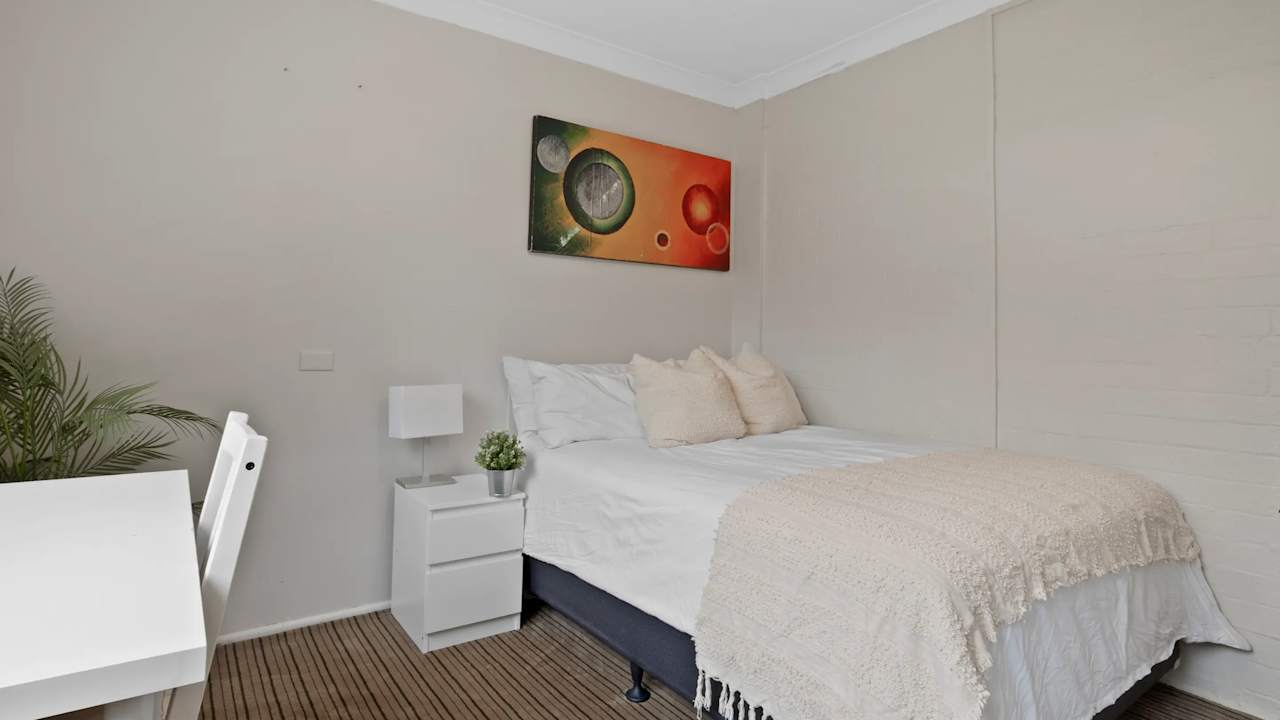 Furnished room in a flatshare