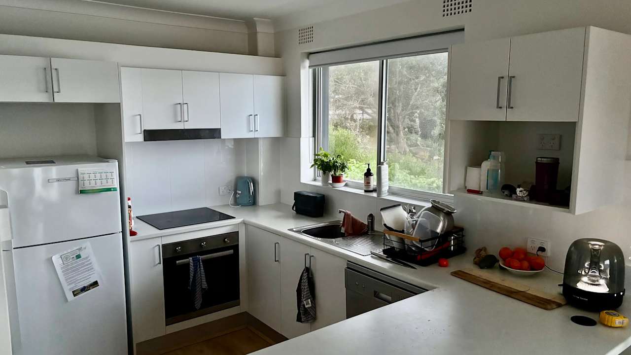 Furnished room in a flatshare