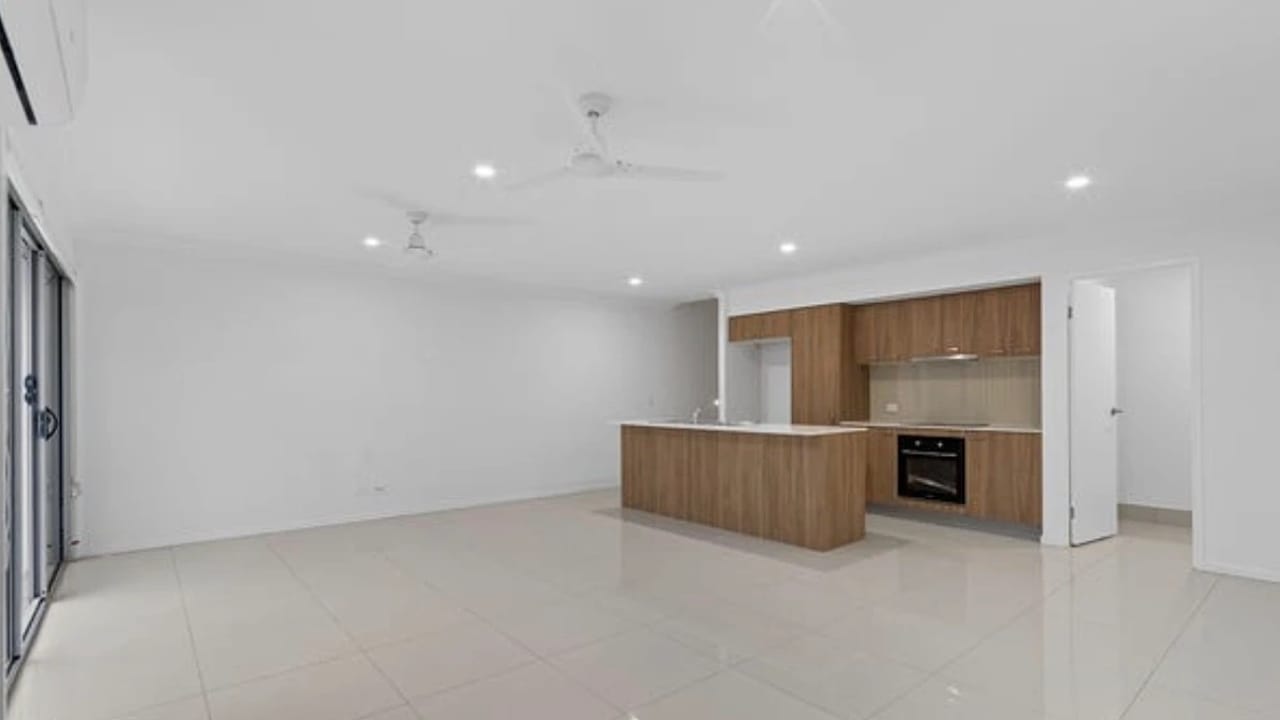Room in a share house