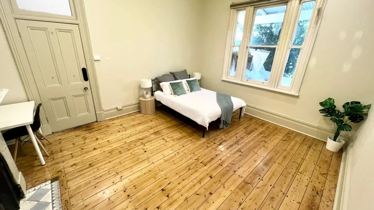 Room in a share house