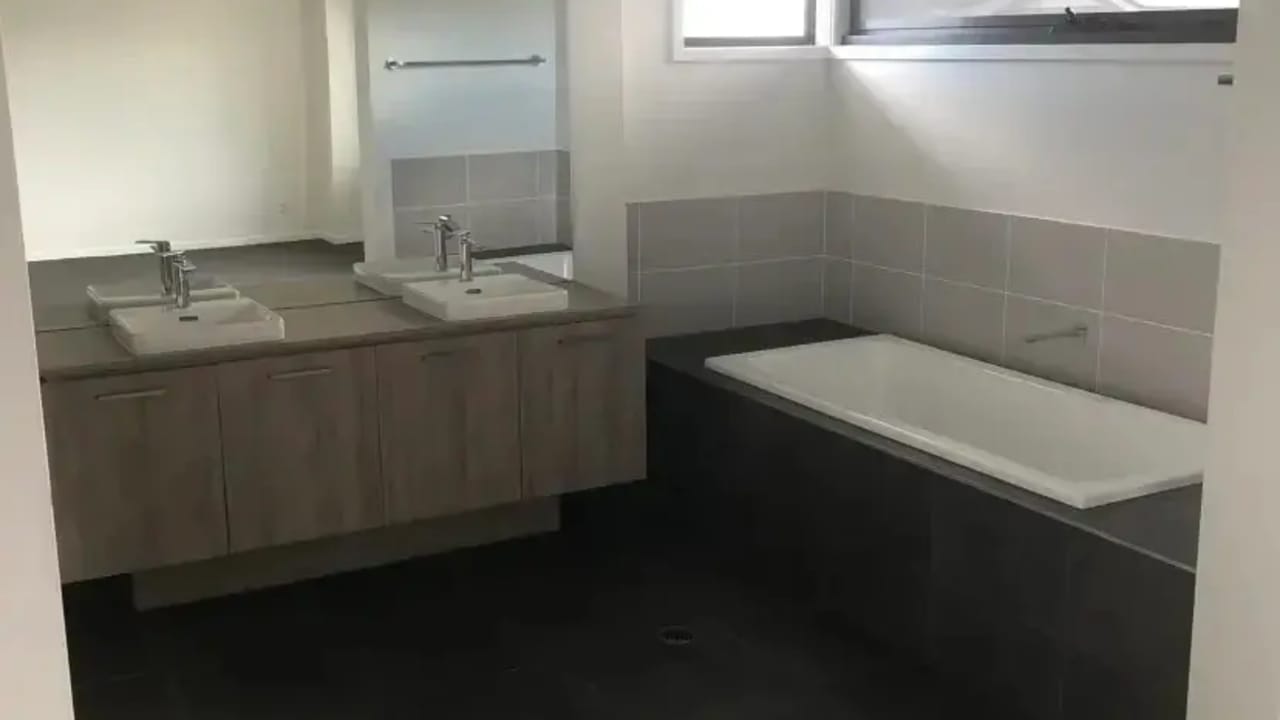 Room with ensuite in a share house