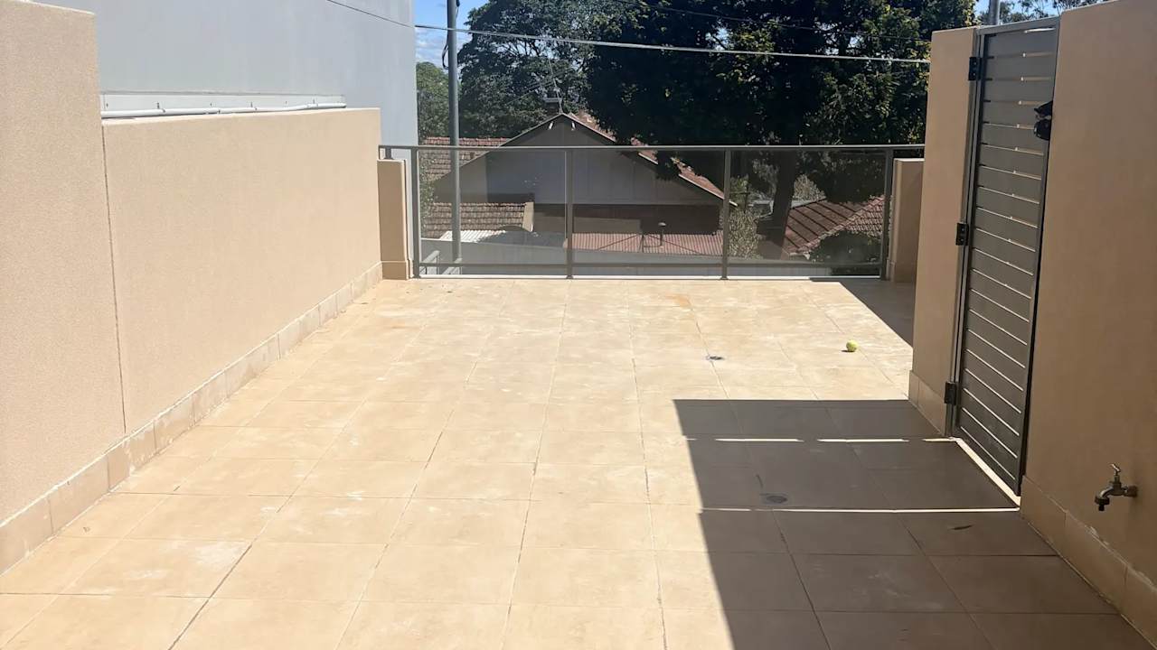Whole property with 2 rooms for rent