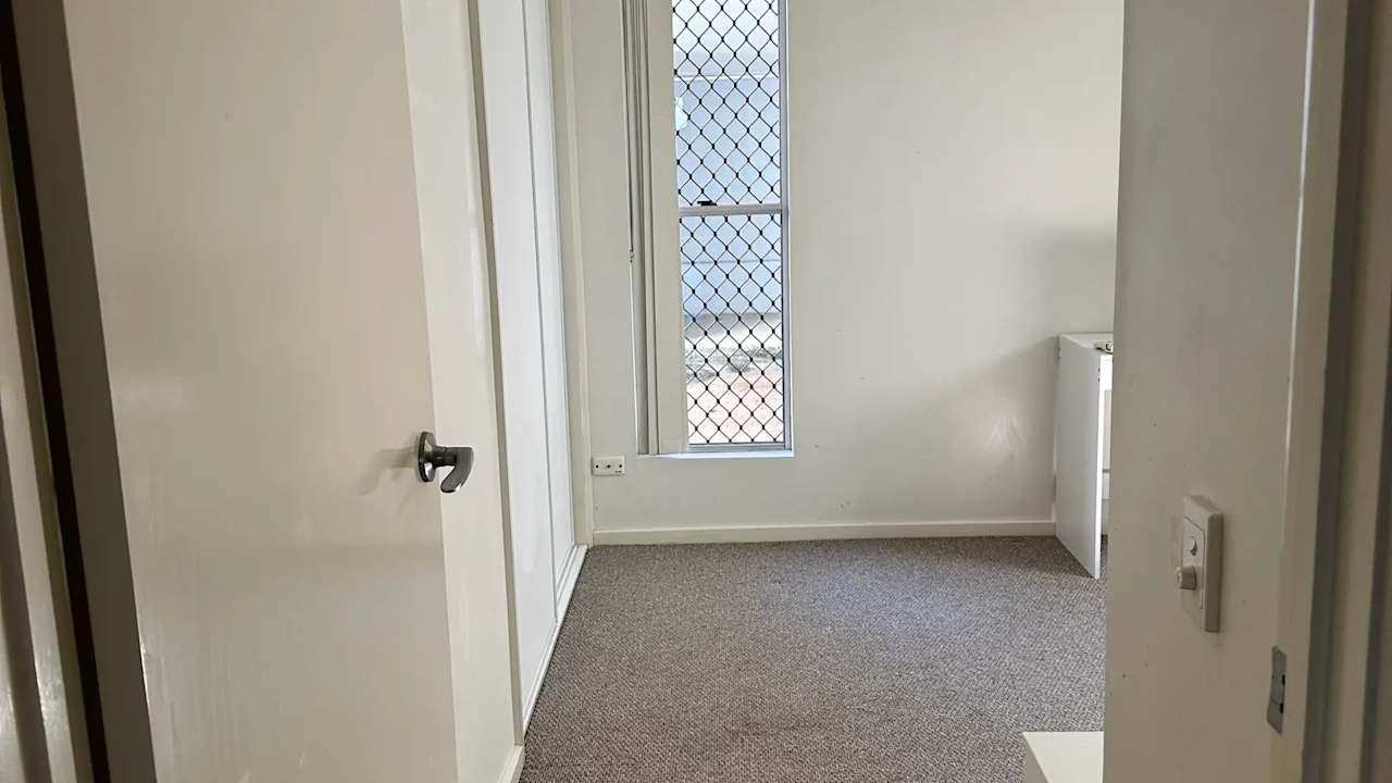 Unfurnished room in a flatshare