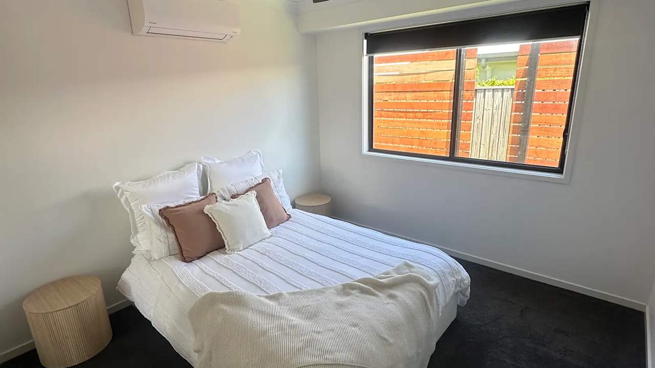 Furnished room with own bathroom