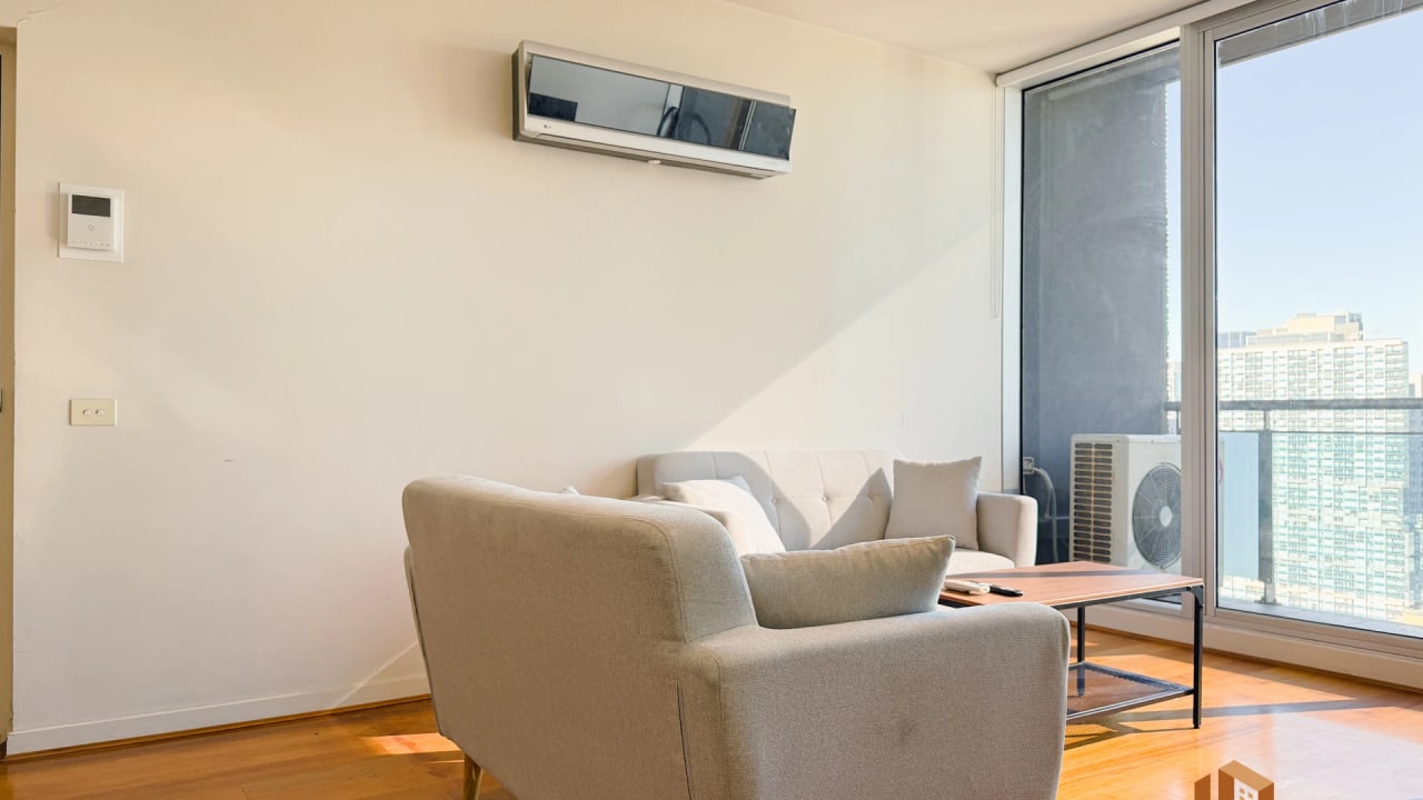 Furnished room in a flatshare