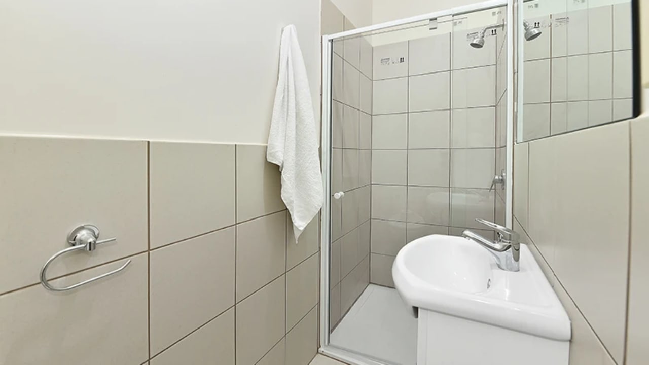Whole property with 1 room for rent