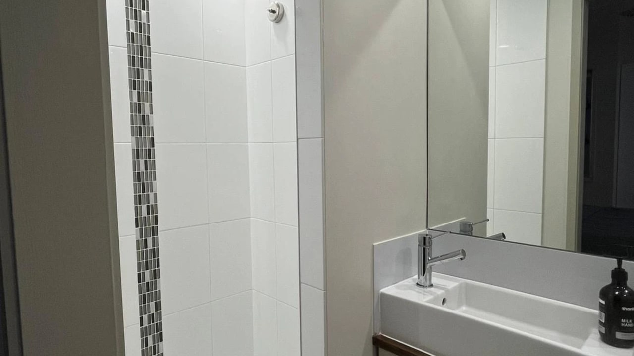Furnished room with ensuite in a flatshare