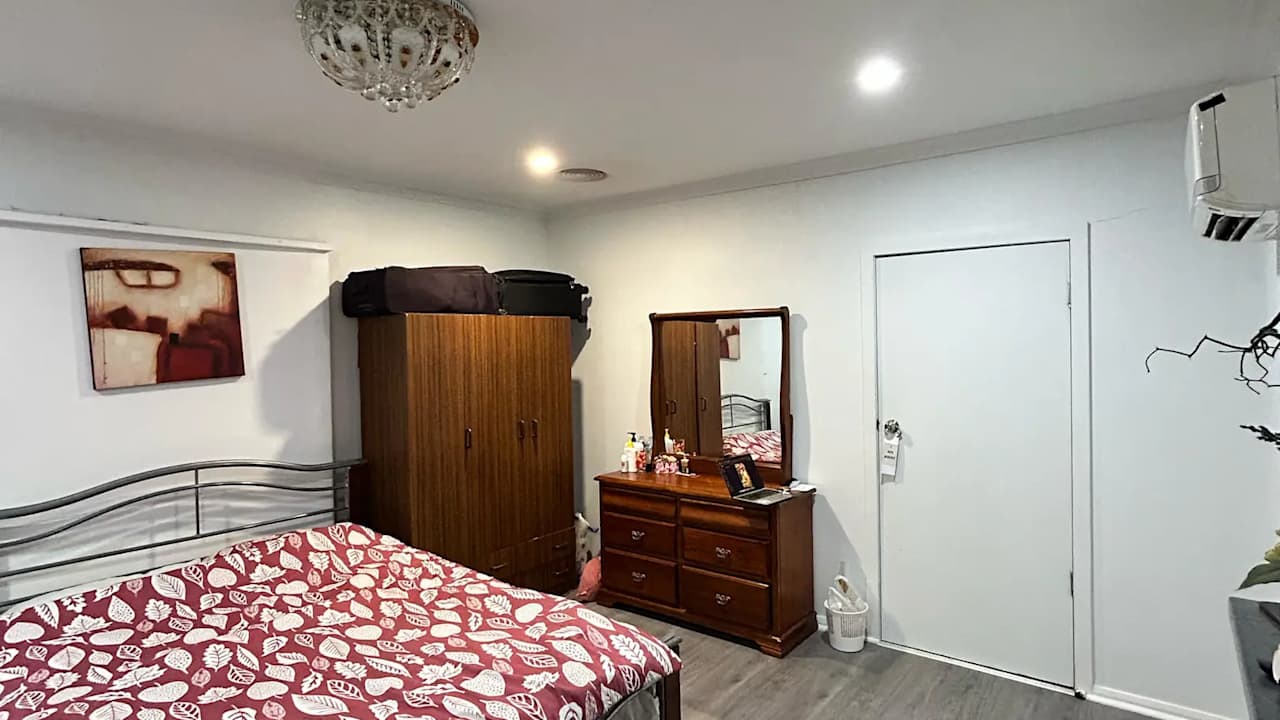 Furnished room in a share house