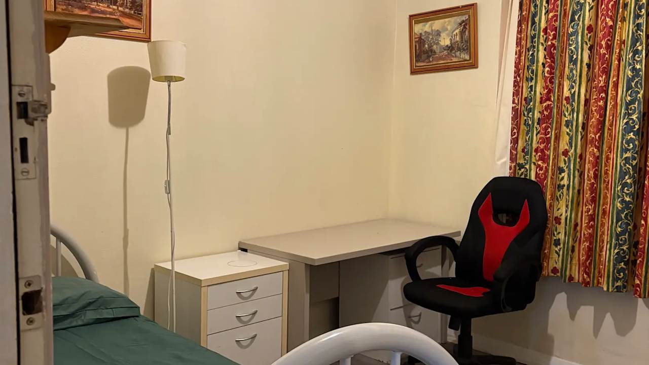 Furnished room in a share house
