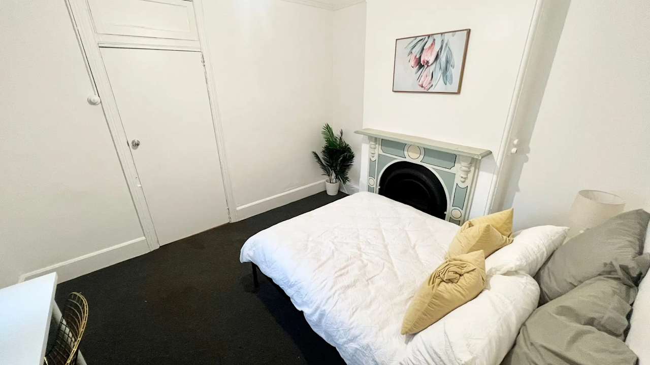 Room in a share house