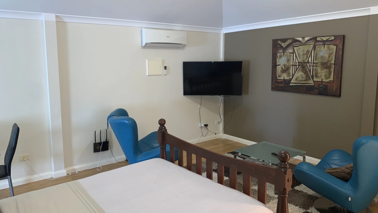 Whole property with 1 room for rent