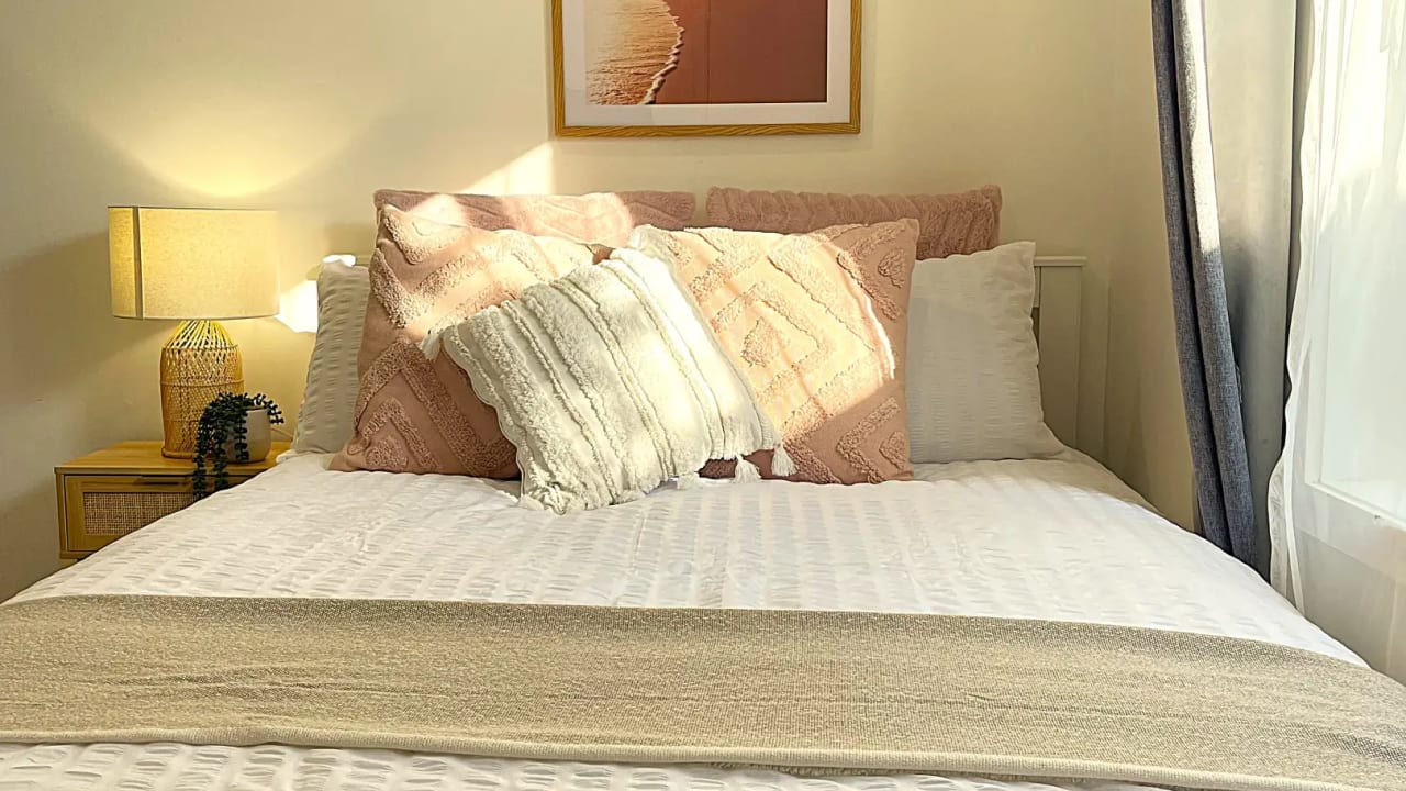 Furnished room in a share house