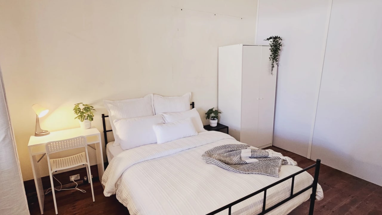 Furnished room in a flatshare