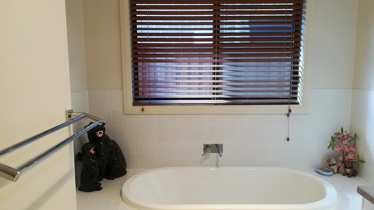 Room in a share house