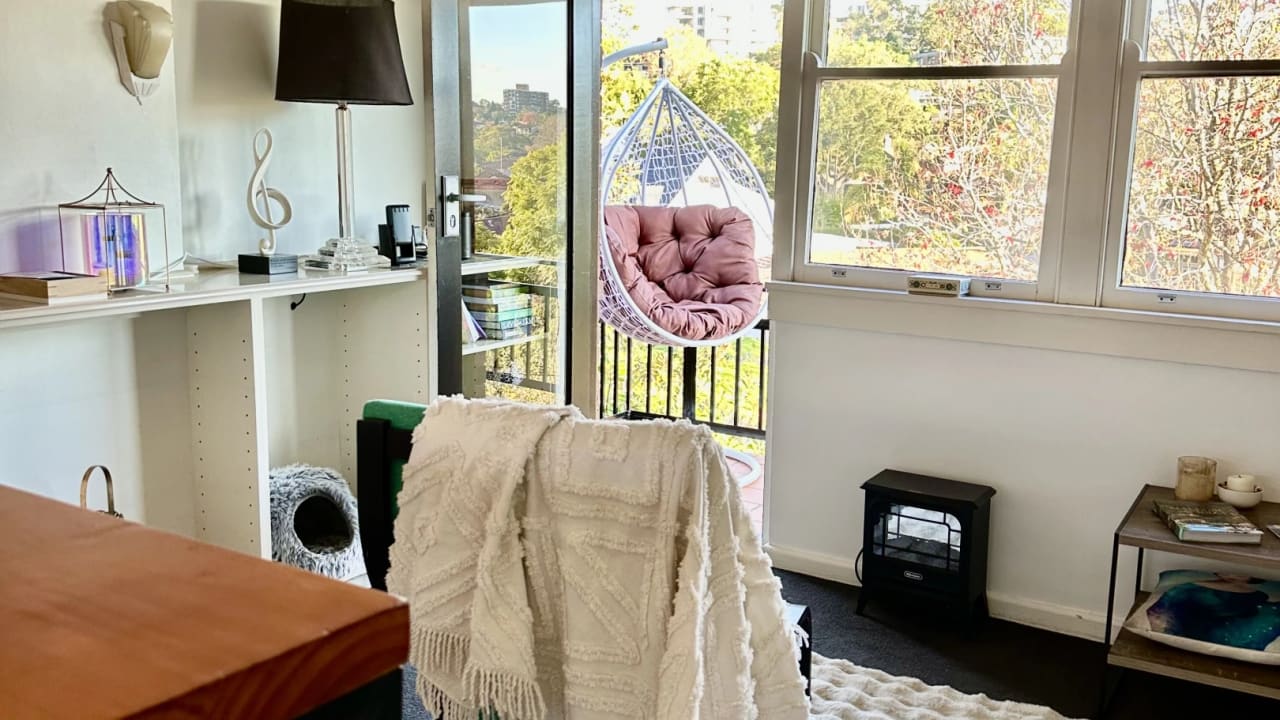 Furnished room in a flatshare