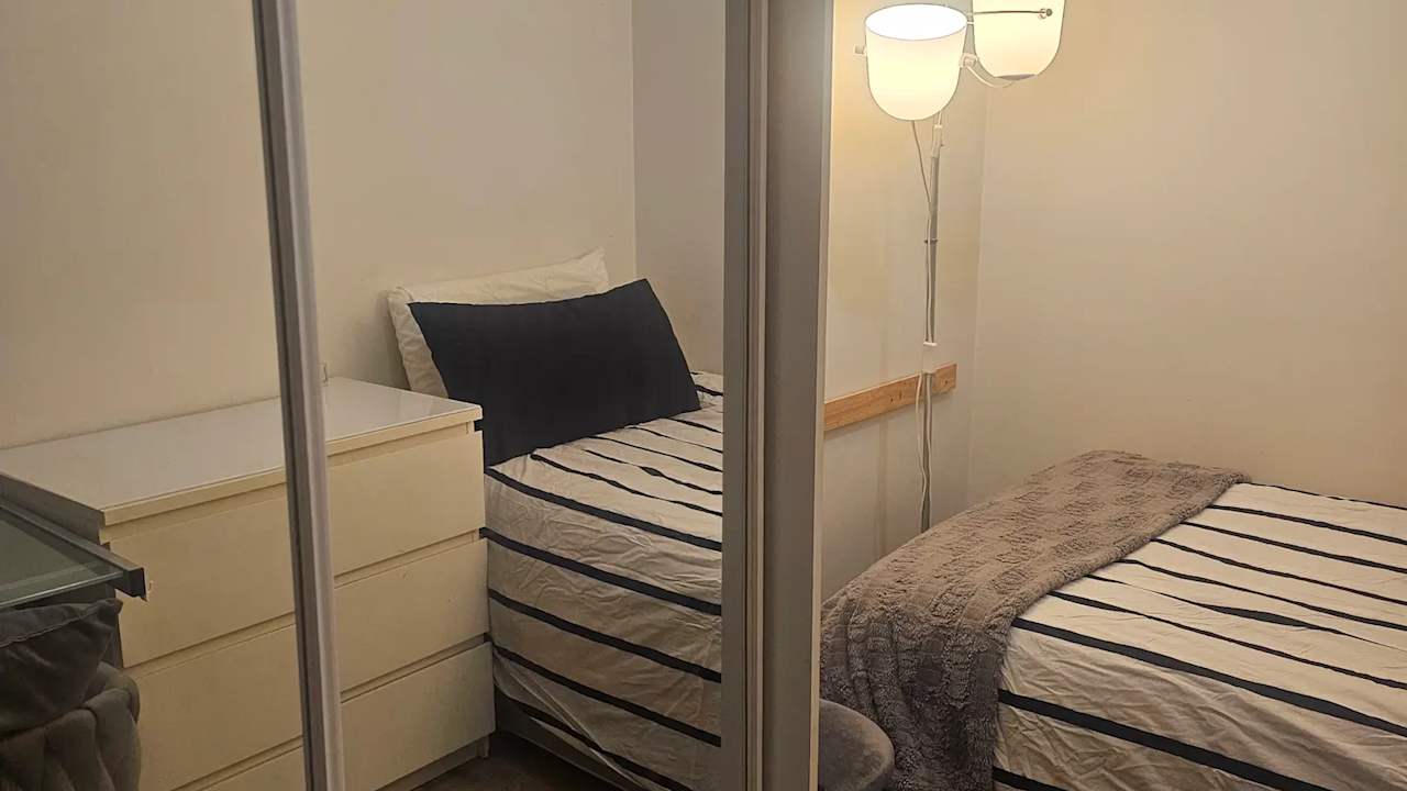 Furnished room in a flatshare