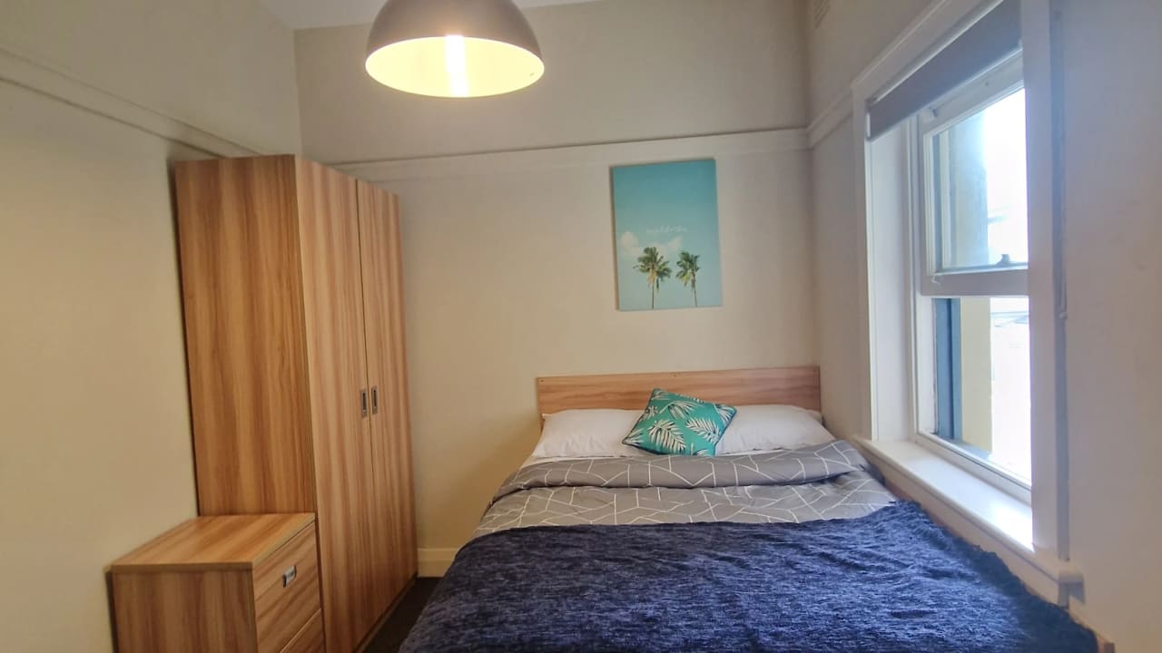 Furnished room in a flatshare