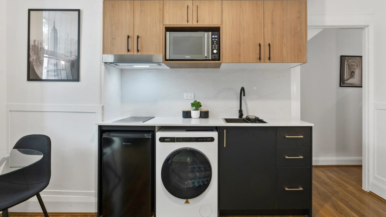 Whole property with 1 room for rent