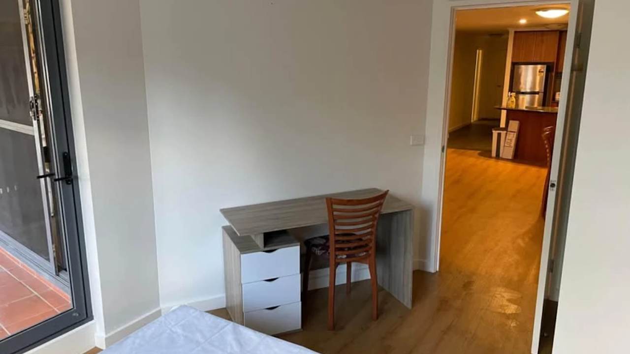 Furnished room in a flatshare