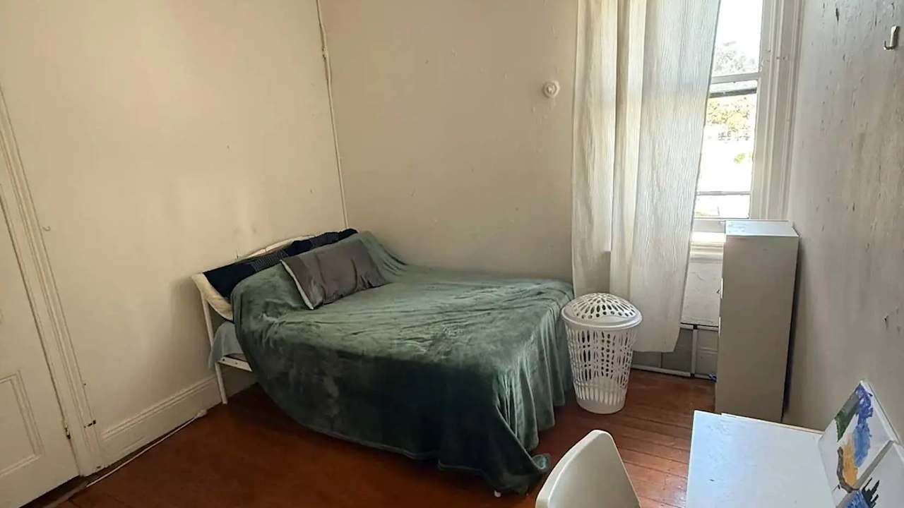 Furnished room in a share house