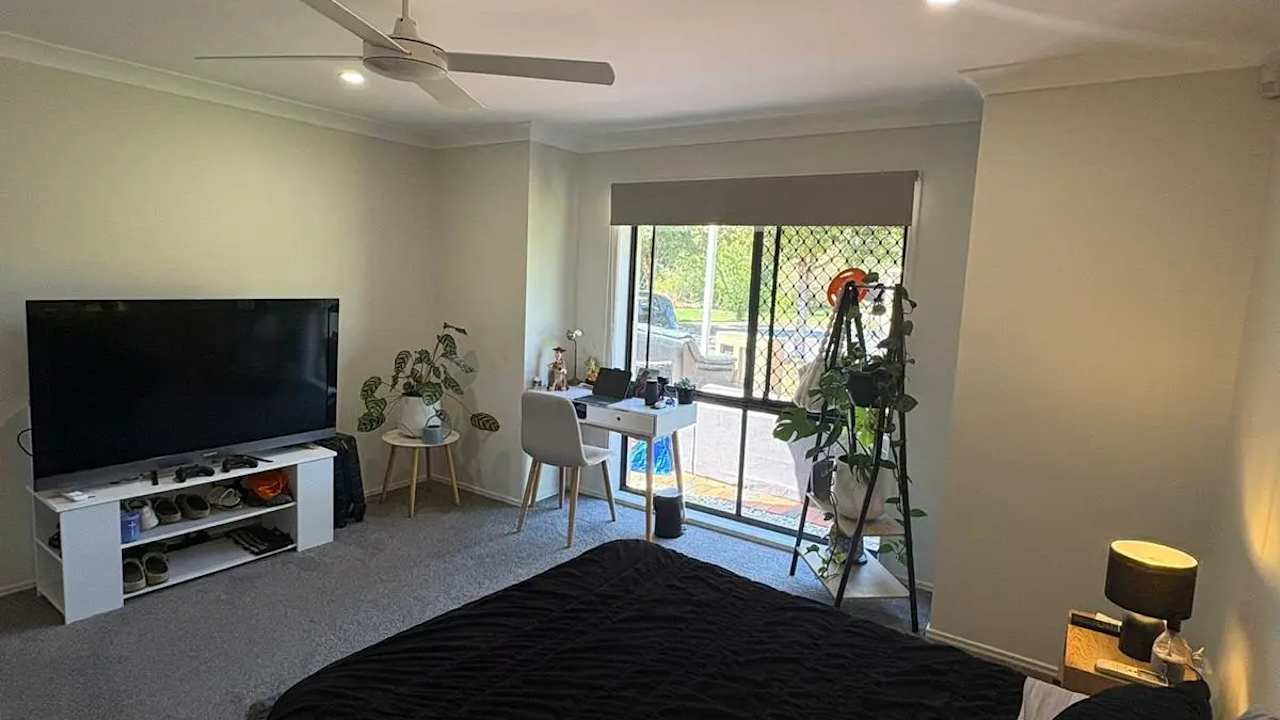 Furnished room in a share house