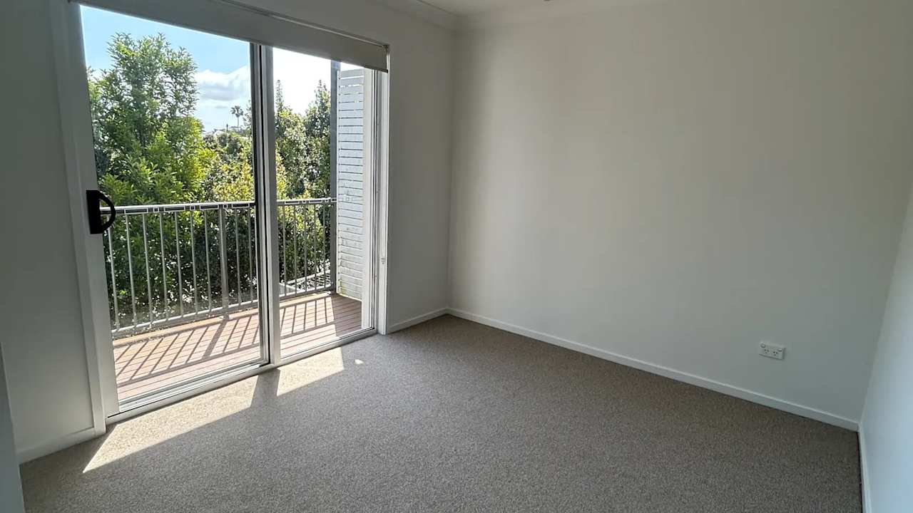 Unfurnished room in a flatshare