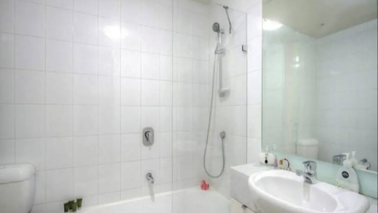 Unfurnished room with own bathroom