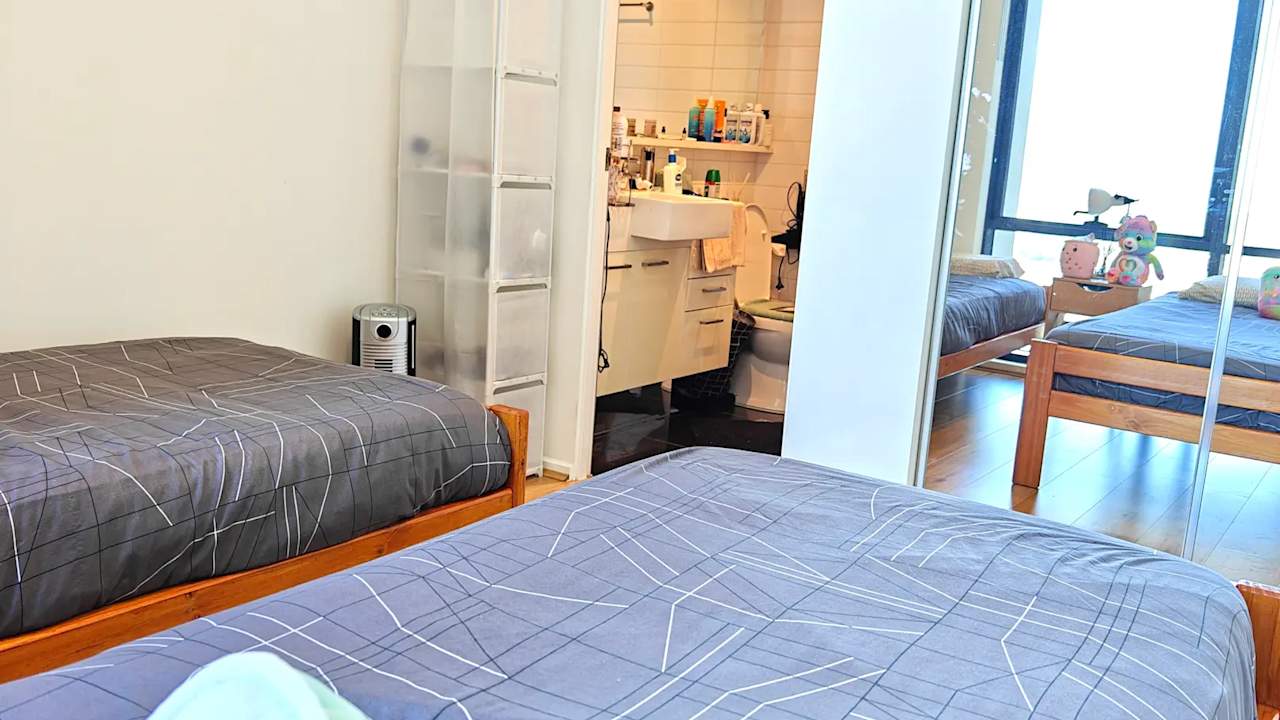 Furnished room with ensuite in a flatshare