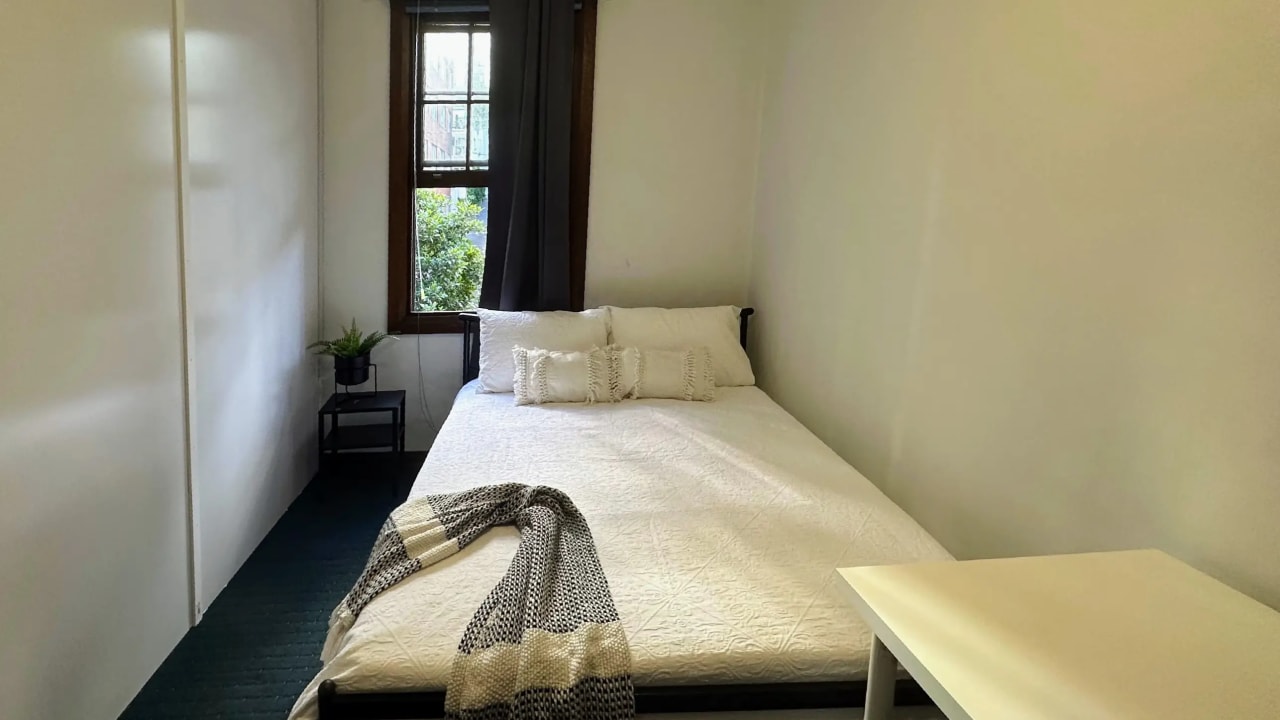 Furnished room in a share house