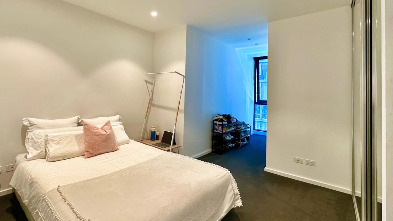 Furnished room with ensuite in a flatshare