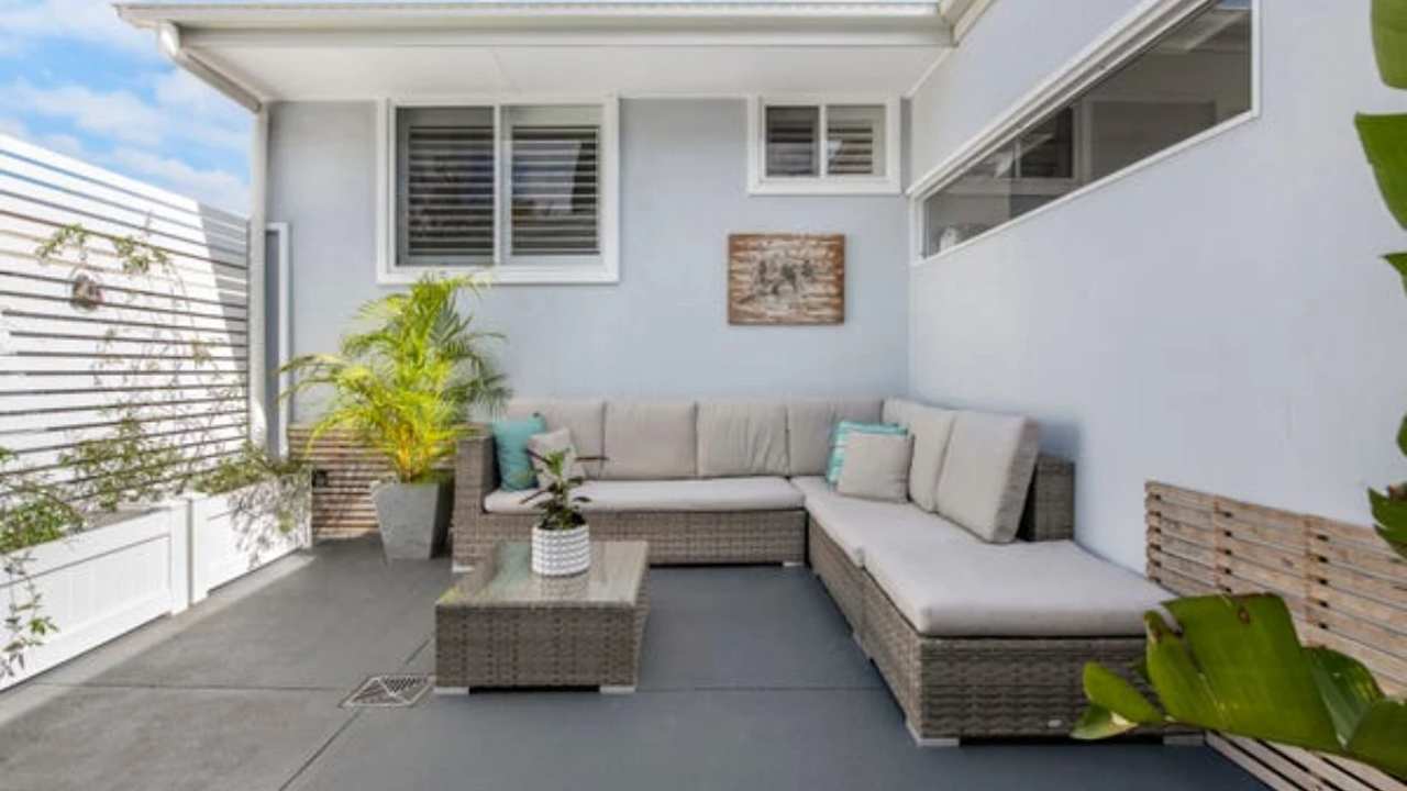 Unfurnished room studio flat for rent