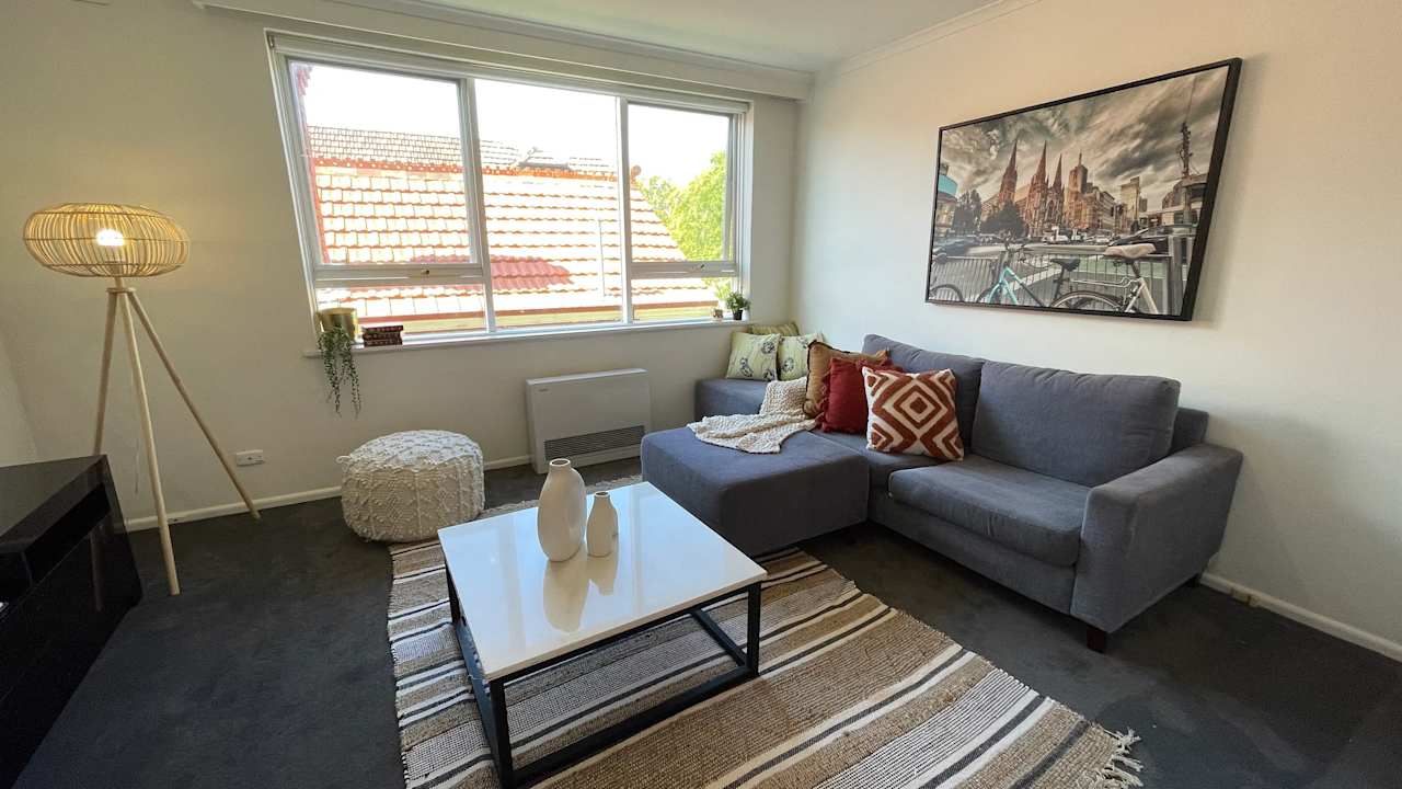 Furnished room in a flatshare