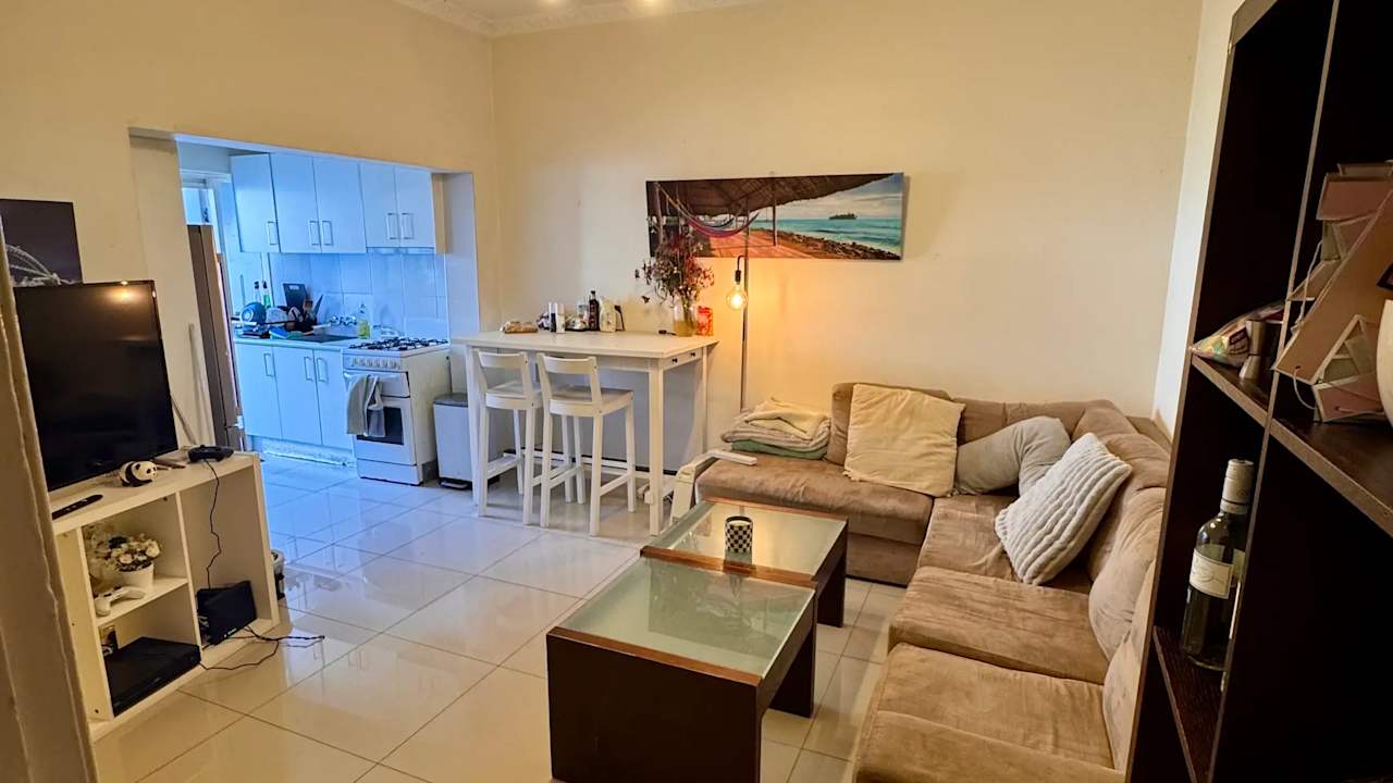 Furnished room in a flatshare