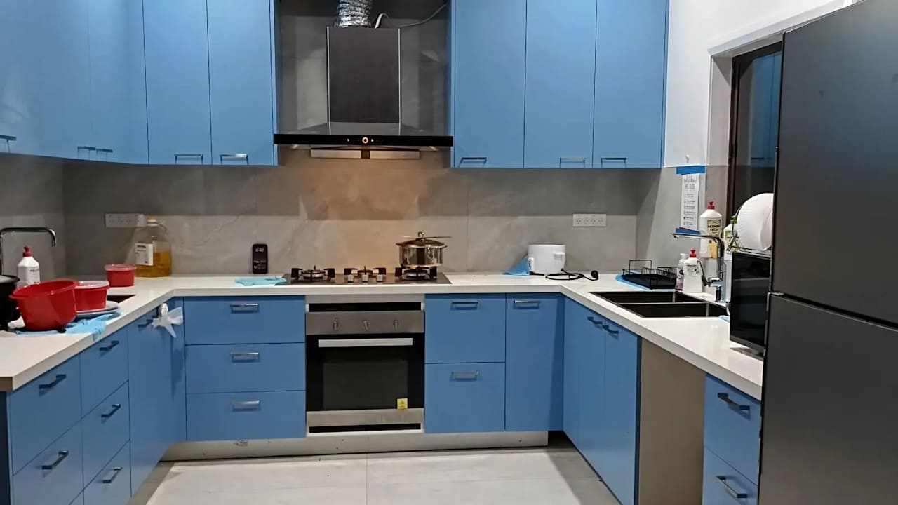 Furnished room in a share house