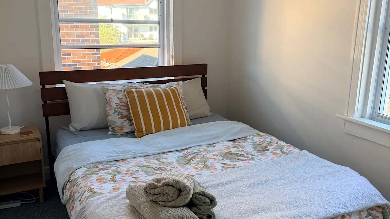 Furnished room in a flatshare