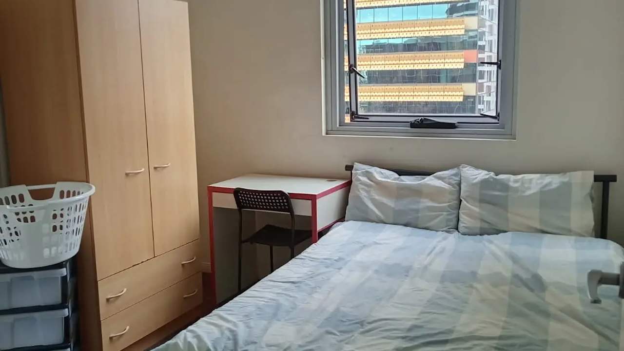 Furnished room in a flatshare