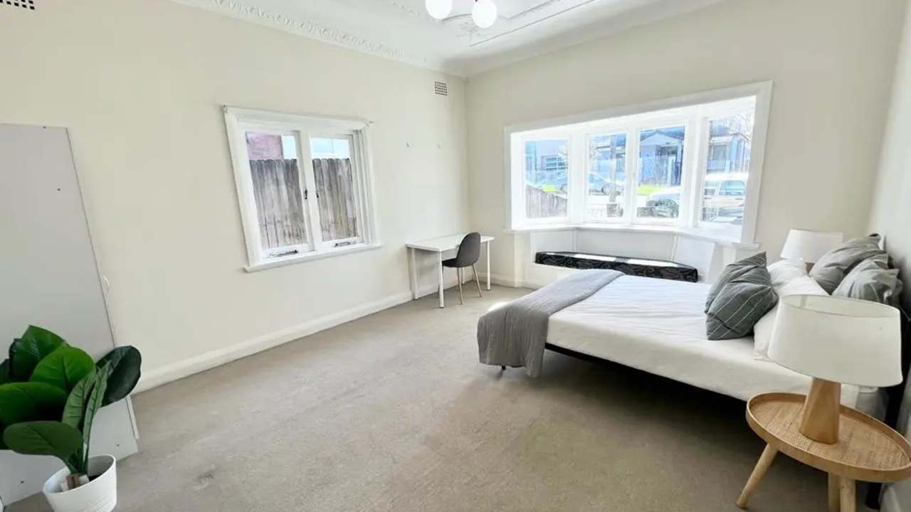 Room in a share house