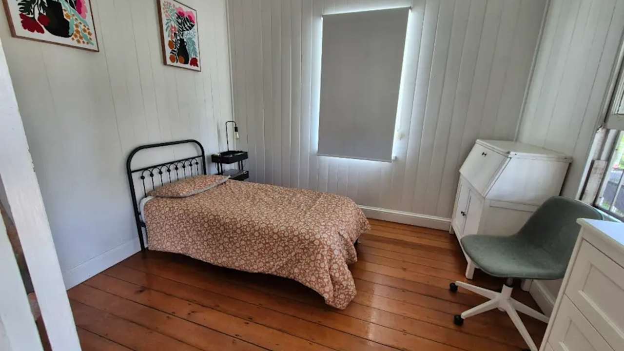 Room in a share house