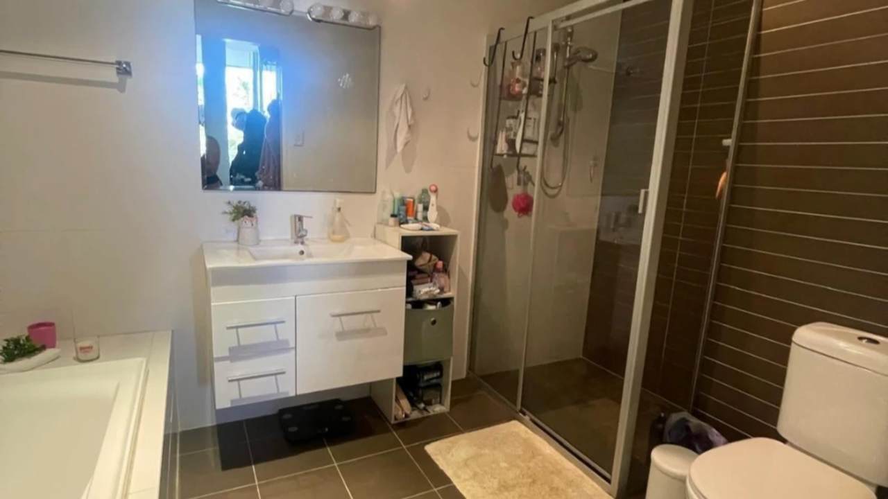 Furnished room with ensuite in a flatshare