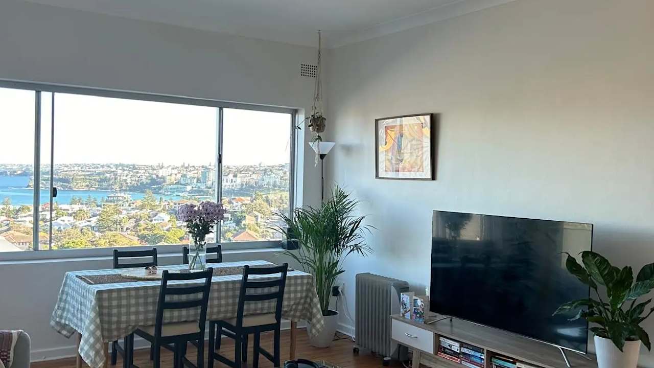 Furnished room in a flatshare