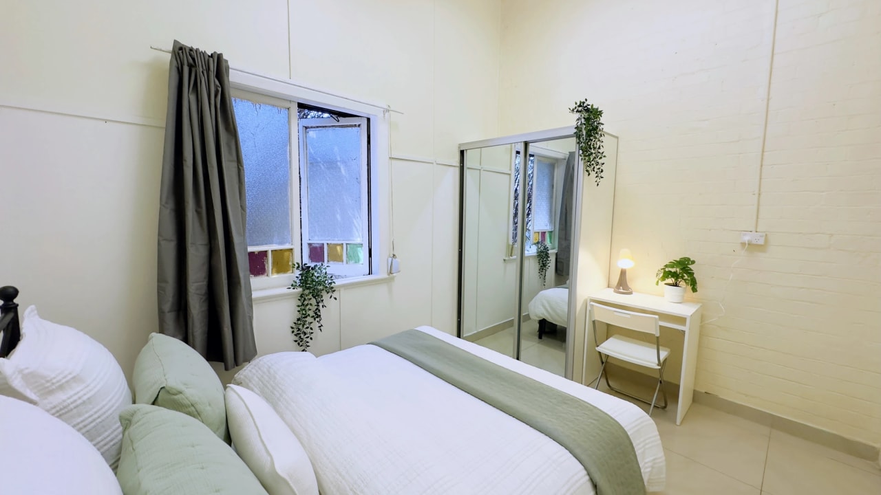 Furnished room in a share house