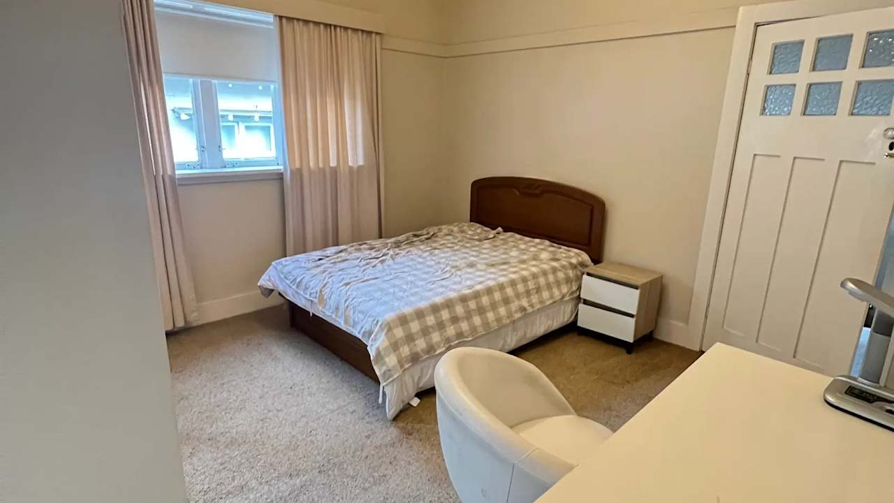 Furnished room in a share house